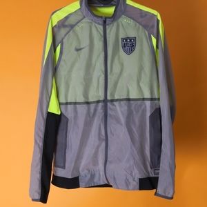 Nike US Women sport lightweight sz M 2 pocket authentic soccer windbreaker